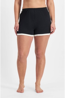 Zoe (She/Her) wears size Large and is 170cm tall with 98cm chest and 85cm waist