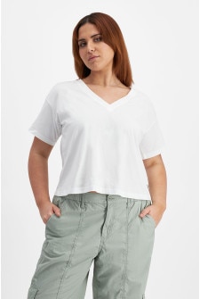 Bella (She/Her) wears size Large is 173cm tall with 95cm bust 77cm waist and 106cm hip.