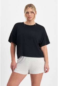 Zoe (She/Her) wears size Large and is 170cm tall with 98cm chest and 85cm waist