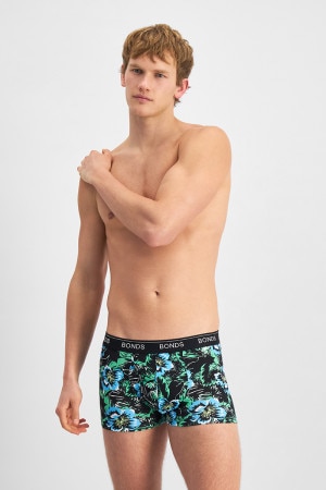 Max (He/Him) wears size Medium and is 189cm tall with 90cm chest and 73cm waist